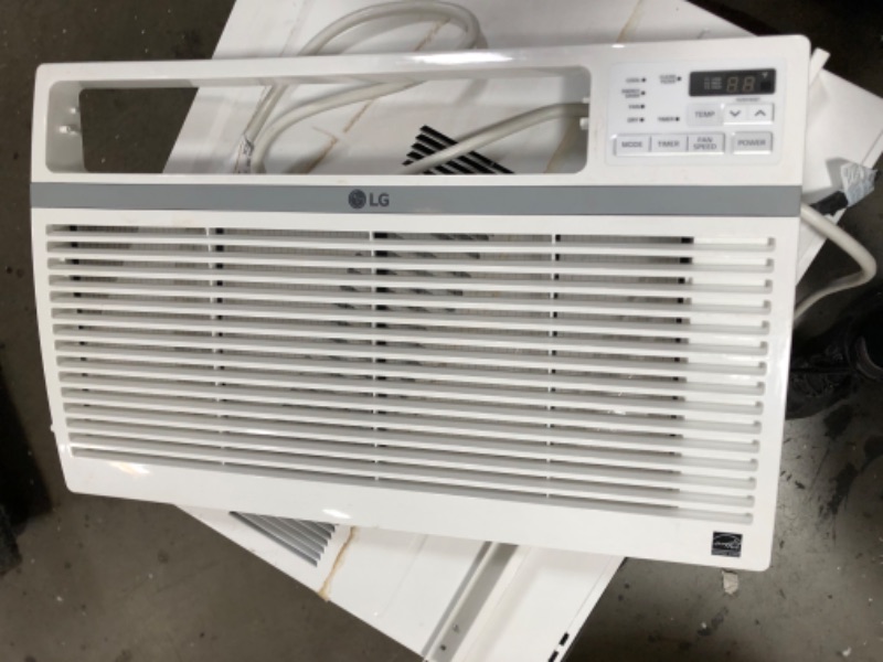 Photo 4 of (NOT FUNCTIONAL) LG Electronics 12,000 BTU 115-Volt Window Air Conditioner LW1216ER Cools 550 Sq. Ft. with ENERGY STAR and Remote
