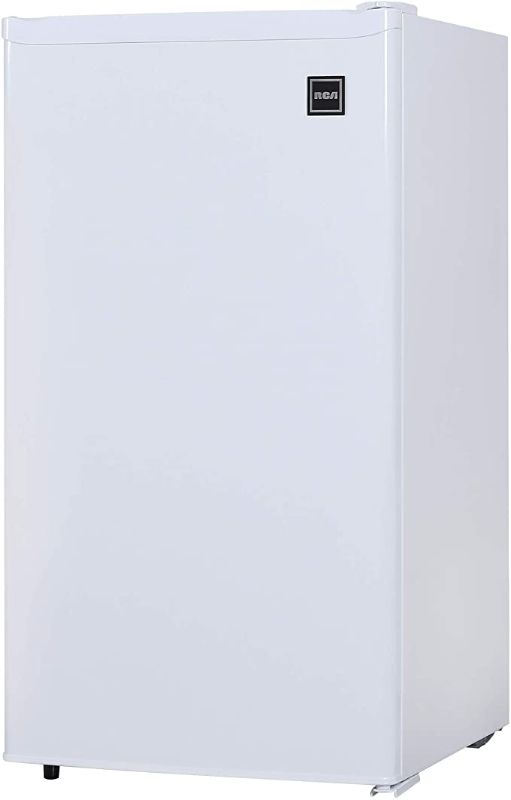 Photo 1 of (DENTED)
RCA RFR321-FR320/8 IGLOO Mini Refrigerator, 3.2 Cu Ft Fridge, White
