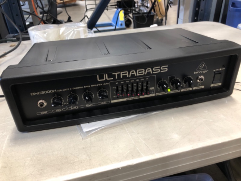 Photo 3 of Behringer ULTRABASS BXD3000H Ultra-Lightweight 300 Watt 2 Channel Bass Amplifier Head with FBQ Spectrum Analyzer, Ultrabass Processor and Compressor W/FOOTSWITCH FS112B
