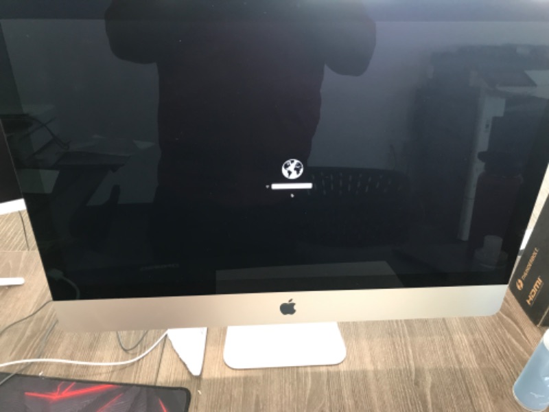 Photo 2 of **COMPUTER IS STUCK IN REBOOT MODE** Apple - 27" iMac® with Retina 5K display - Intel Core i5 (3.1GHz) - 8GB Memory - 256GB SSD - Silver
