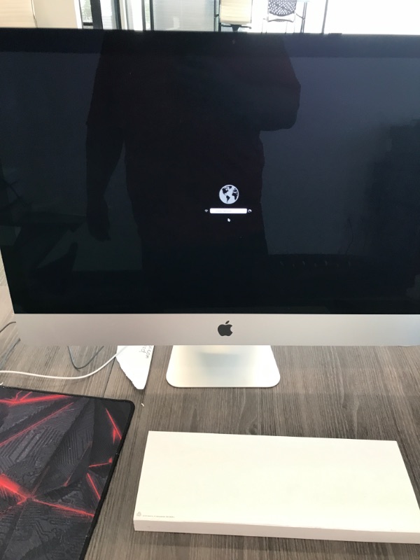 Photo 7 of **COMPUTER IS STUCK IN REBOOT MODE** Apple - 27" iMac® with Retina 5K display - Intel Core i5 (3.1GHz) - 8GB Memory - 256GB SSD - Silver
