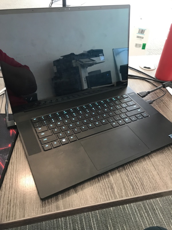 Photo 1 of **SCREEN ON LAP TOP DOES NOT DISPLAY CAN BE USED ON ANOTHER MONITOR ***Razer - Blade 15 Advanced - 15.6" Gaming Laptop - 4K OLED - Intel Core i9 - NVIDIA GeForce RTX 3080 - 32GB RAM - 1TB SSD - Black
