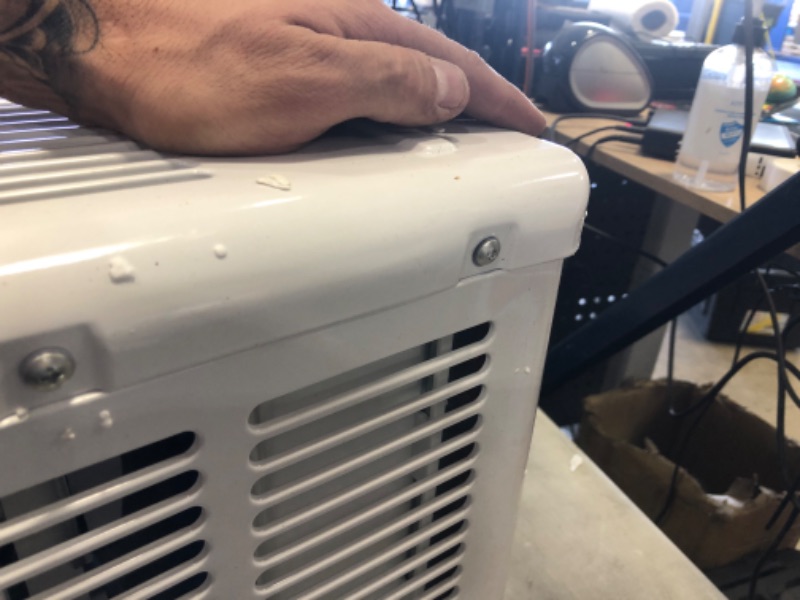 Photo 4 of (DENTED CORNER) Midea 8,000 BTU U-Shaped Smart Inverter Window Air Conditioner