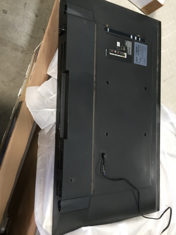 Photo 1 of SAMSUNG 40-inch Class LED Smart FHD TV 1080P (UN40N5200AFXZA, 2019 Model)
