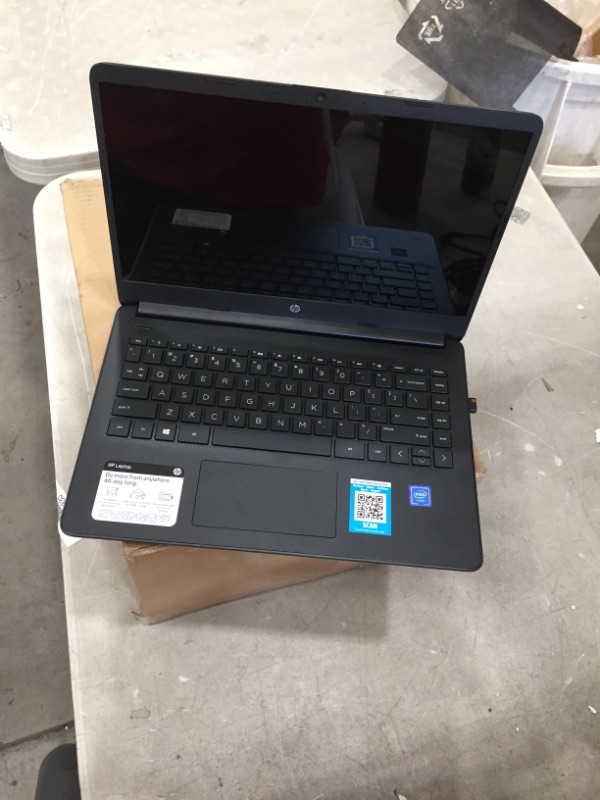 Photo 5 of HP 14-dq0001dx - Celeron N4020 / 1.1 GHz - Win 10 Home in S mode - 4 GB RAM - 64 GB eMMC - 14" 1366 x 768 (HD) - UHD Graphics 600 -
