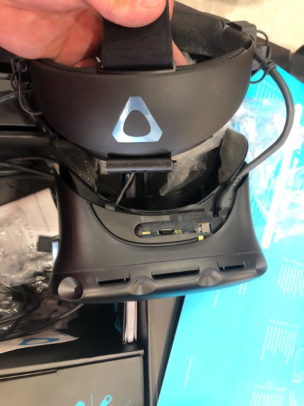 Photo 6 of HTC Vive Cosmos Elite Virtual Reality System - PC
