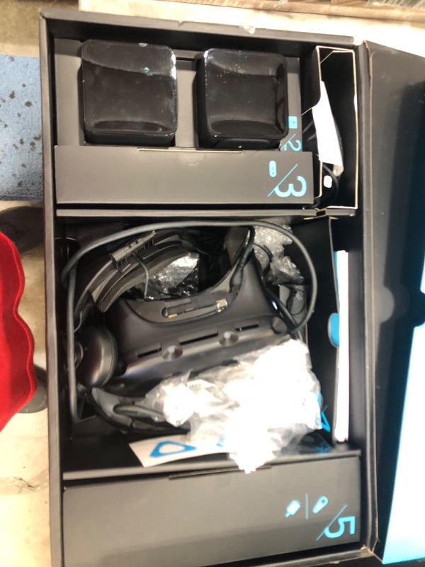 Photo 11 of HTC Vive Cosmos Elite Virtual Reality System - PC
