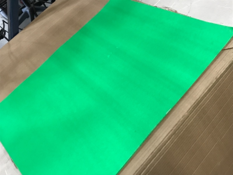 Photo 3 of 25pcs
28'X 22" cardboard green sheets 