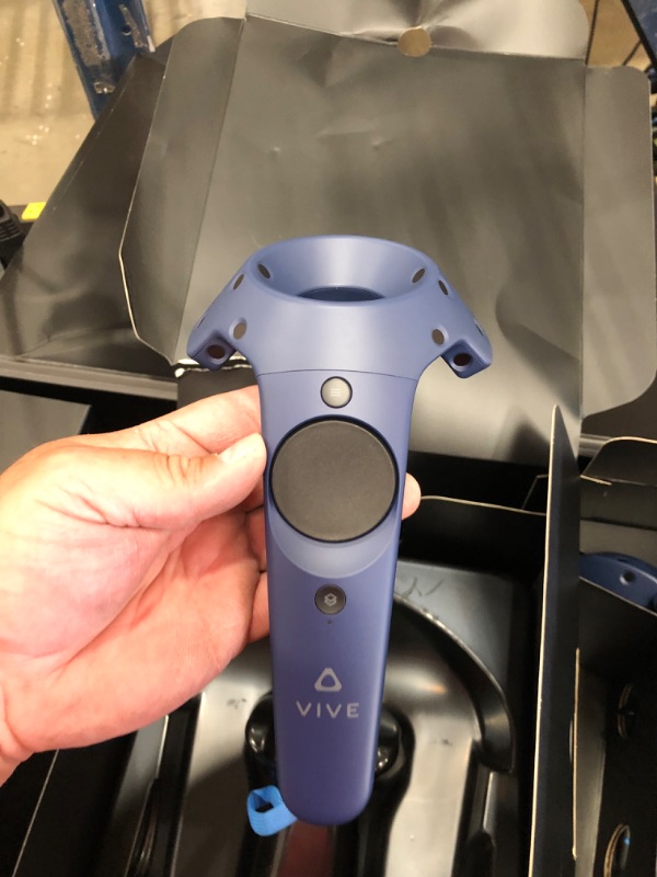 Photo 4 of HTC VIVE Pro 2 Virtual Reality System
