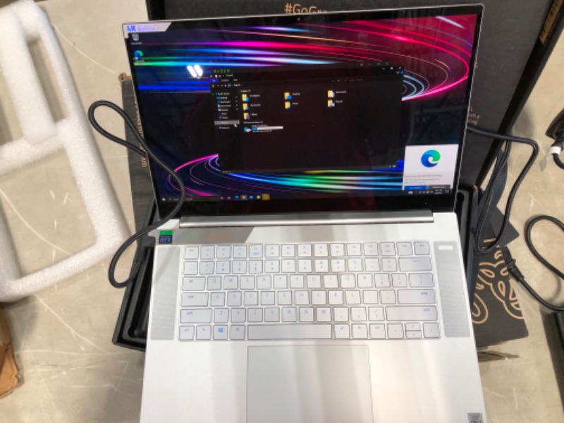 Photo 5 of Razer Blade 15 Base - Core I7 10750H / 2.6 GHz - Win 10 Home 64-bit - GF RTX 2070 - 16 GB RAM - 512 GB SSD NVMe - 15.6 OLED 3840 X 2160 (Ultra HD 4K)
