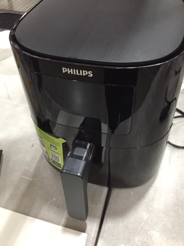 Photo 3 of Philips Essential Air Fryer
