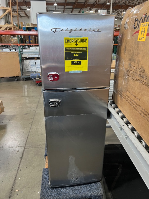 Photo 2 of **PARTS ONLY**
Frigidaire EFR451 2 Door Refrigerator/Freezer, 4.6 cu ft, Platinum Series, Stainless Steel, Double
MINOR DENTS IN THE CORNERS