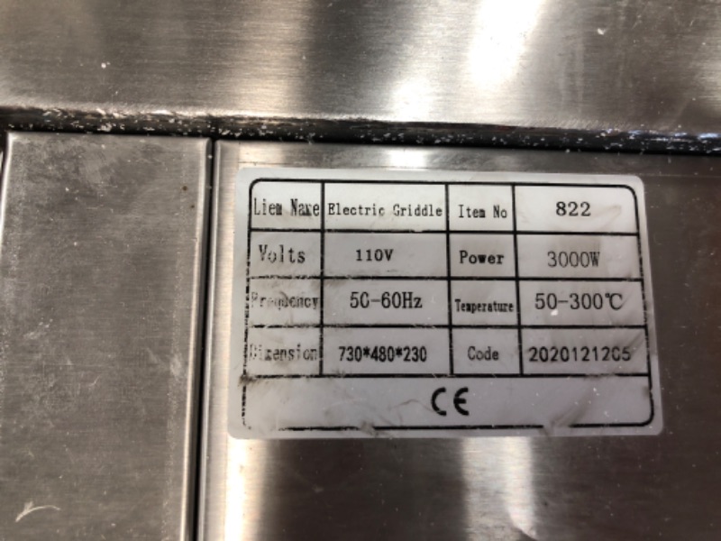 Photo 4 of VEVOR 29" Commercial Electric Griddle,Electric Countertop Flat Top Griddle 110V 3000W Half Grooved/Flat,Non-Stick Restaurant Teppanyaki Stainless Steel Grill ,Adjustable Temperature Control 122°F-572°F.
