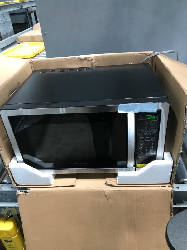 Photo 1 of Farberware Classic FMO07AHTBKJ 0.7 Cu. Ft. 700-Watt Microwave Oven with LED Lighting, Brushed Stainless Steel
