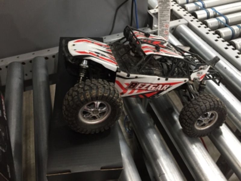 Photo 2 of **PARTS ONLY**
BEZGAR Remote Control Truck-9145 High Speed All Terrains Off Road RC Monster Car,More Extended Run Time for Boys and Girls
- Missing/loose hardware/components 