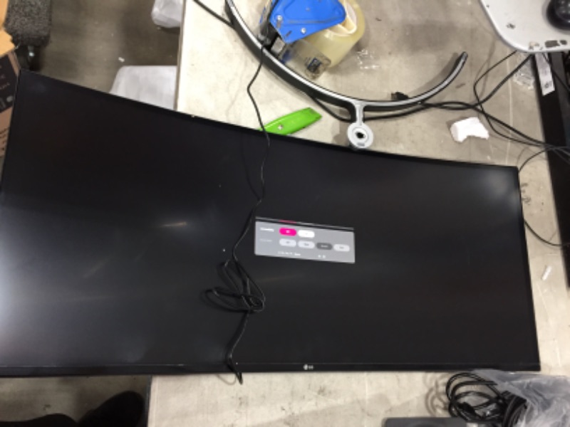 Photo 3 of Damaged (Screen flickers - see photos) - LG 34WN80C-B UltraWide Monitor 34” 21:9 Curved WQHD (3440 x 1440) IPS Display, USB Type-C (60W PD) , sRGB 99% Color Gamut, 3-Side Virtually Borderless Design, Tilt/Height Adjustable Stand - Black
