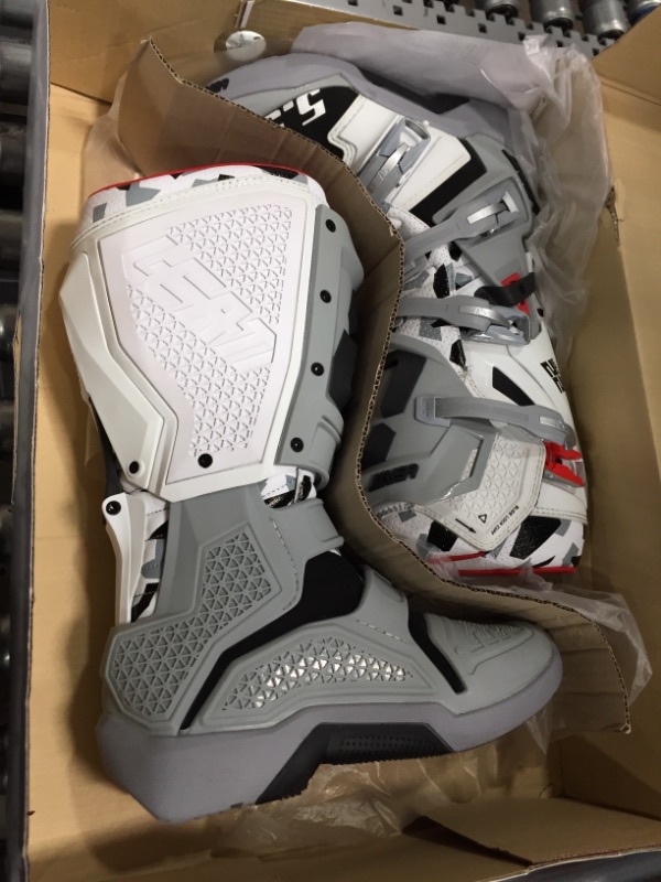 Photo 1 of Leatt 5.5 FlexLock Enduro Adult Off-Road Motorcycle Boots - JW22 / 10