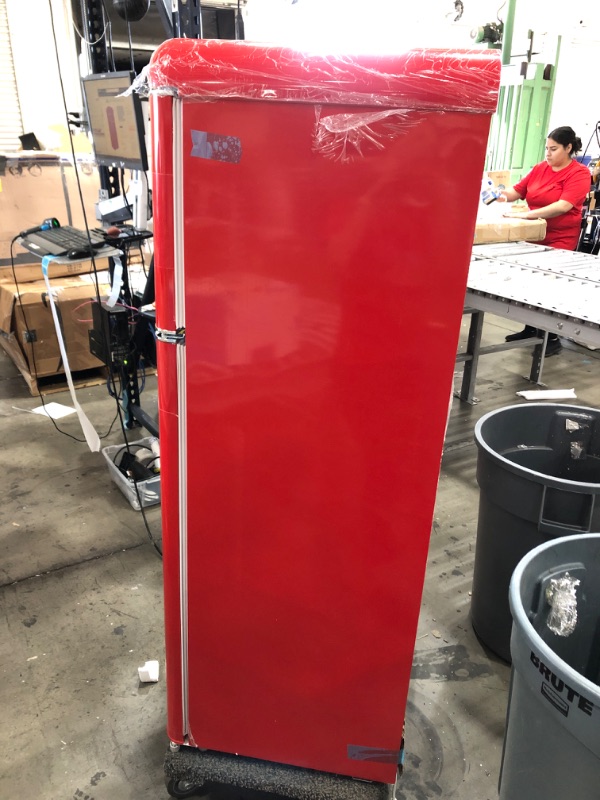 Photo 4 of FRIGIDAIRE EFR756-RED EFR756, 2 Door Apartment Size Retro Refrigerator with Top Freezer, Chrome Handles, 7.5 cu ft, red
