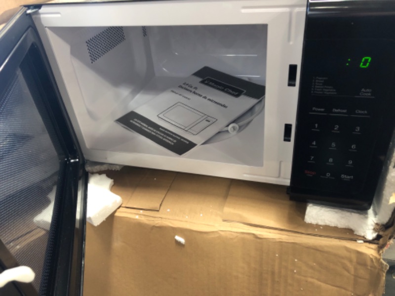 Photo 1 of Magic Chef 0.9 Cu. Ft. 900W Countertop Microwave Oven in Black

