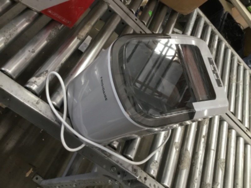 Photo 1 of **PARTS ONLY**

Frigidaire EFIC206-TG-SILVER Compact Ice Maker 26 Lb per Day Silver
