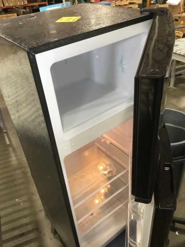 Photo 2 of RCA RFR741-BLACK Apartment Size-Top Freezer-2 Door Fridge-Adjustable Thermostat Control-Black-7.5 Cubic Feet
