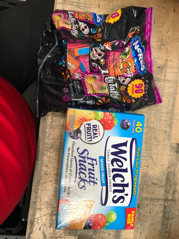Photo 1 of ****NON REFUNDABLE**** EXP DT 01/2022 FOR CANDY, EXP DT 4/11/2023 FOR FRUIT SNACKS, FOOD ITEM LOT