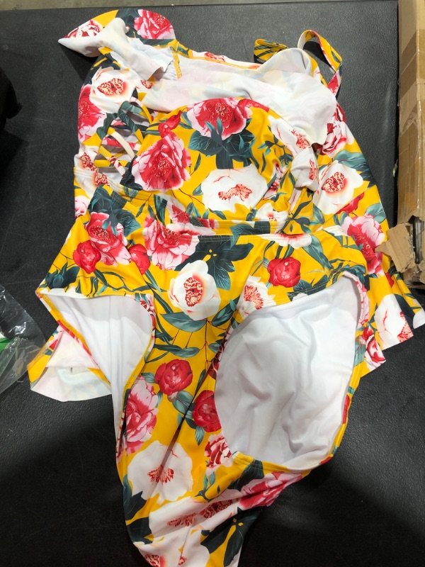 Photo 1 of 2 piece beach suit floral pattern Size XL