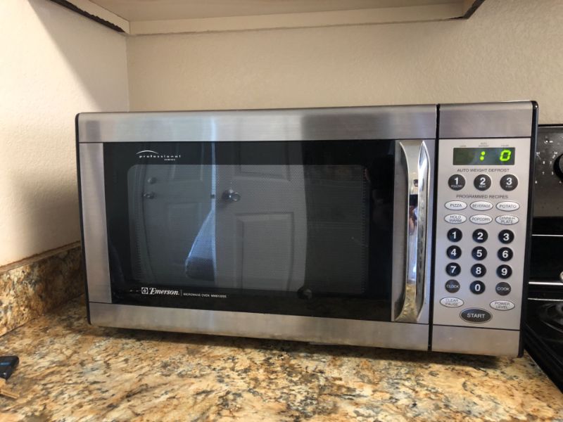 Photo 1 of Emerson Microwave Professional Series MW8102SS - PARTS ONLY
