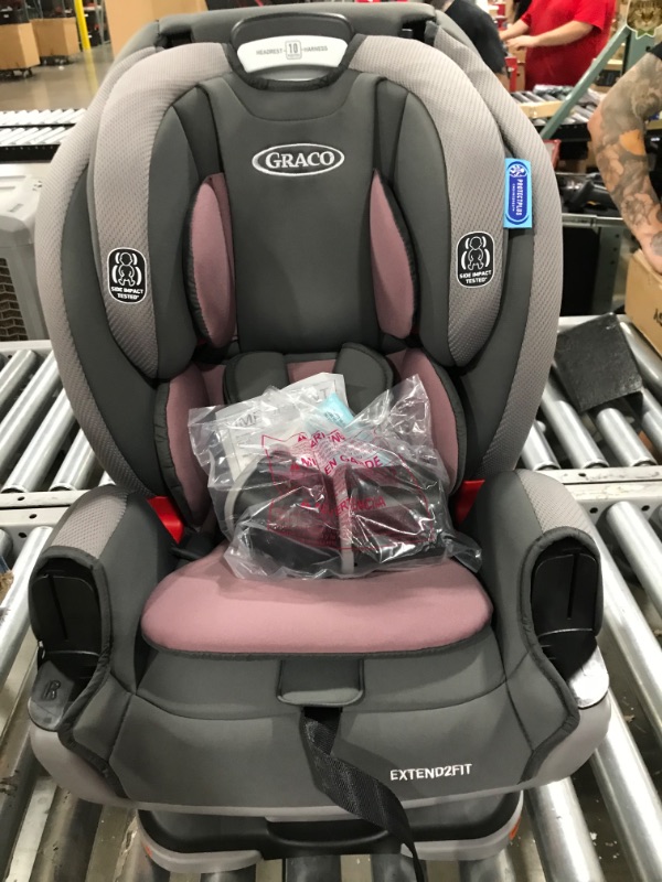 Photo 2 of Graco Extend2Fit 3-in-1 Car Seat
