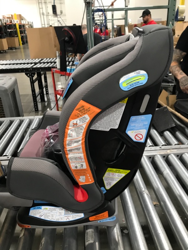 Photo 3 of Graco Extend2Fit 3-in-1 Car Seat
