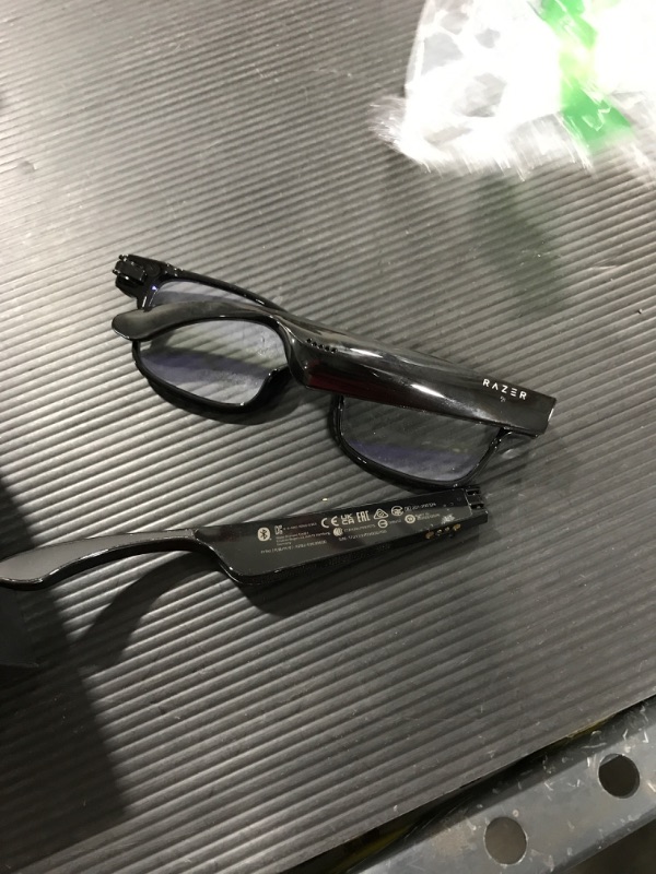 Photo 1 of Razer Anzu Smart Glasses (Small Medium) Rectangle Frame Bundle Blue Light Filter