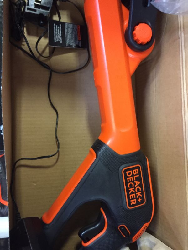 Photo 6 of Black+decker Lste525 20v Max Lithium Easy Feed String Trimmer/edger With 2 Lithium-ion Batteries