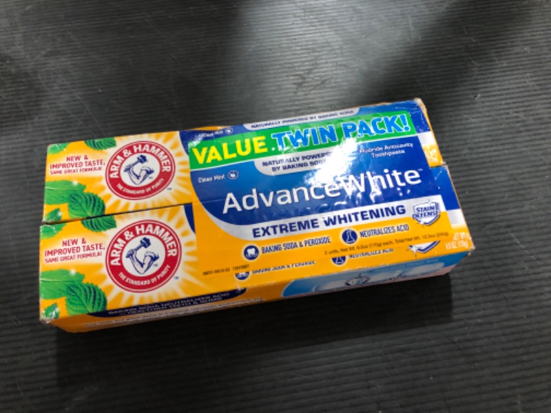 Photo 2 of 2 Pack - ARM & HAMMER Advance White Extreme Whitening Baking Soda Toothpaste, Clean Mint 0.9 oz
