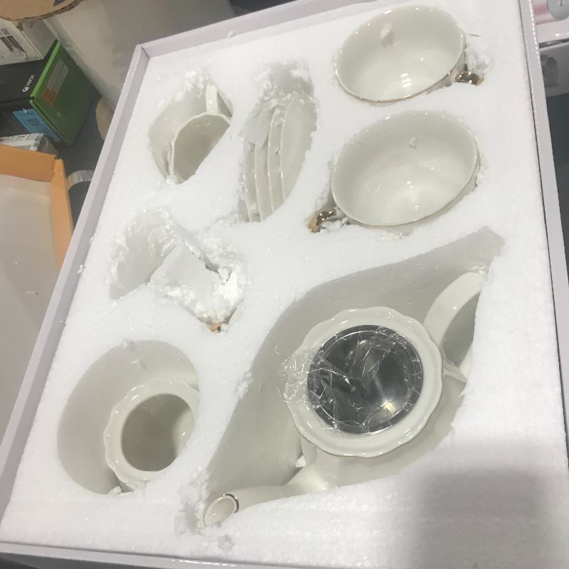 Photo 1 of BTaT - Classic tea set
