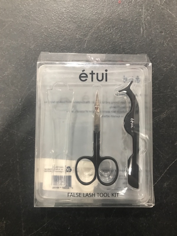 Photo 2 of Etui False Lash Tool Kit- Tweezers