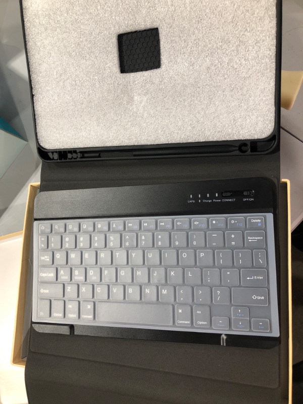 Photo 3 of iPad Pro 11 Case with Keyboard 2021