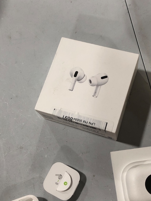 Photo 3 of Apple AirPods Pro