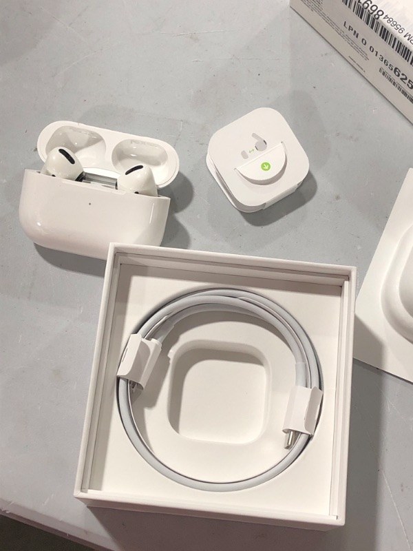 Photo 2 of Apple AirPods Pro