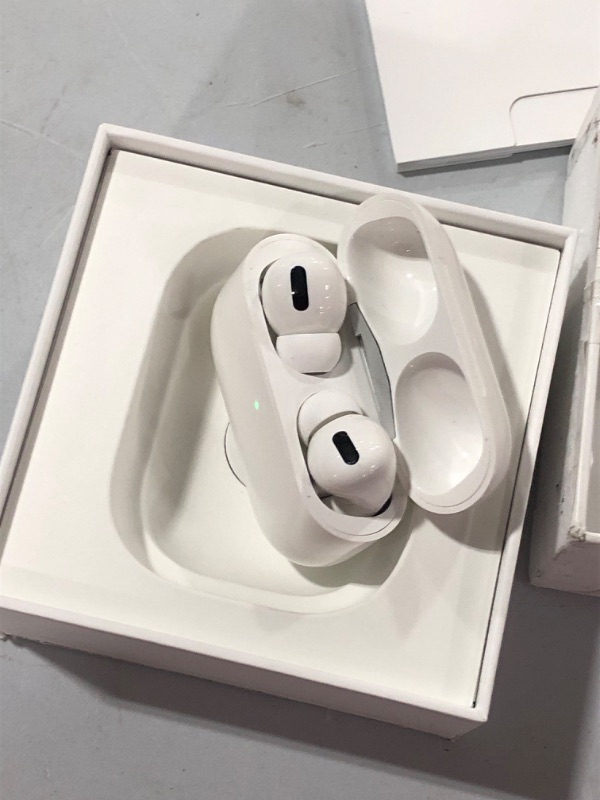 Photo 1 of Apple AirPods Pro