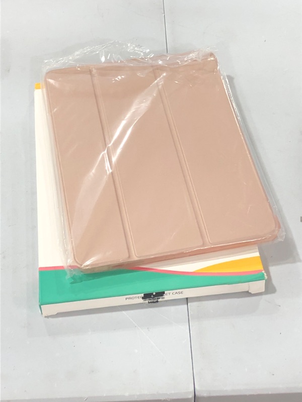 Photo 2 of ESR for iPad Pro 11 Case 2020 and 2018