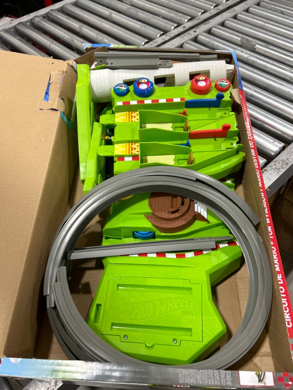 Photo 2 of Hot Wheels Mario Kart Circuit Track Set with 1:64 Scale Die Cast Kart Replica Ages 3 and Above SHIPS IN OWN CONTAINER