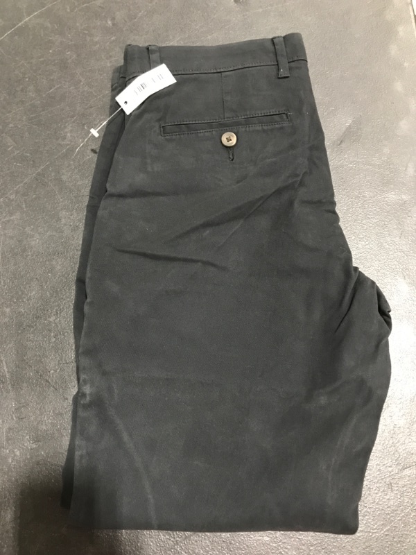 Photo 2 of Amazon Essentials Men's Slim-Fit Casual Stretch Khaki. SIZE 30 X 28. BLACK. SLIGHTLY FADED.