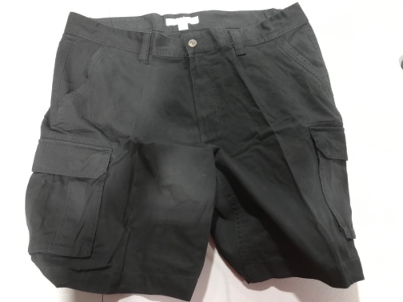 Photo 2 of Amazon Essentials Men's Classic-Fit 10” Cargo Short
