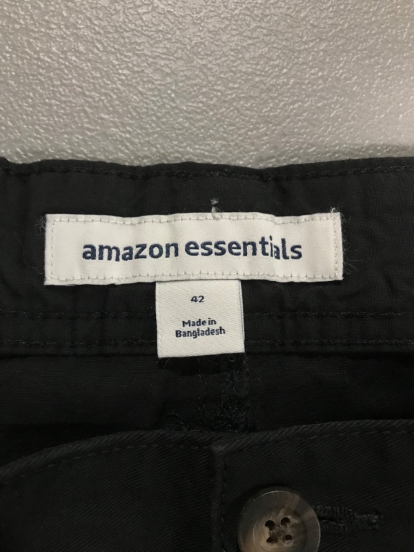 Photo 3 of Amazon Essentials Men's Classic-Fit 10” Cargo Short
