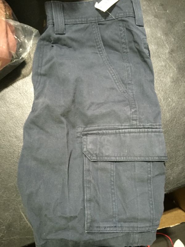 Photo 1 of Amazon Essentials Men's Classic-Fit 10” Cargo Short SIZE 31