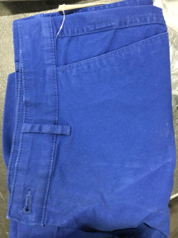 Photo 2 of Amazon Essentials Women's 3.5 Inch Inseam Chino Short SIZE 10