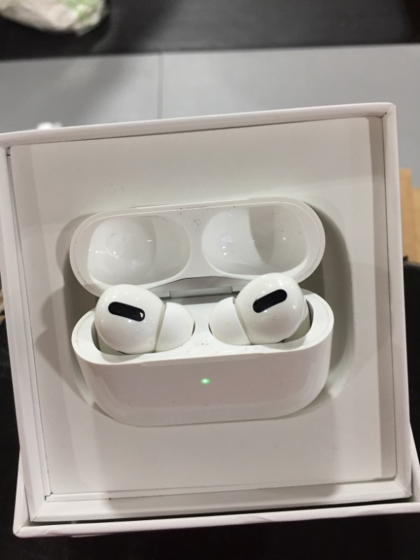 Photo 3 of Apple AirPods Pro