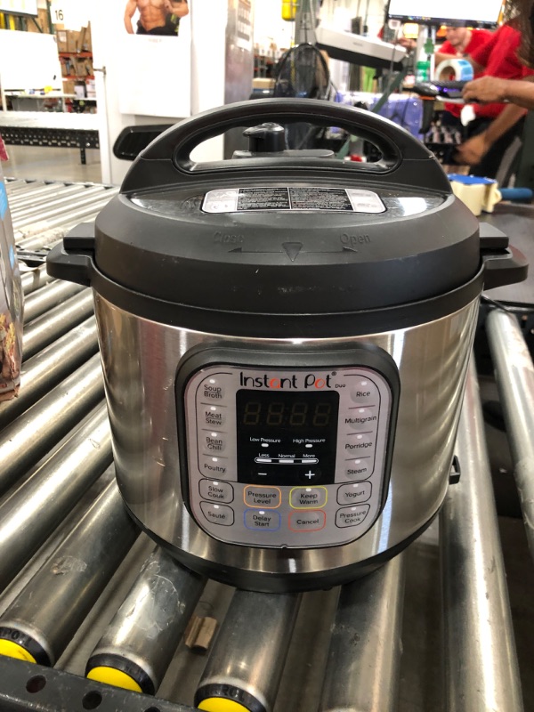 Photo 2 of 6 qt. Stainless Steel Electric Pressure Cooker/ SELLING FOR PARTS ONLY 