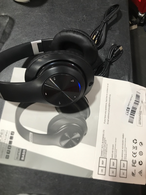 Photo 2 of Wireless Bluetooth Headphones 