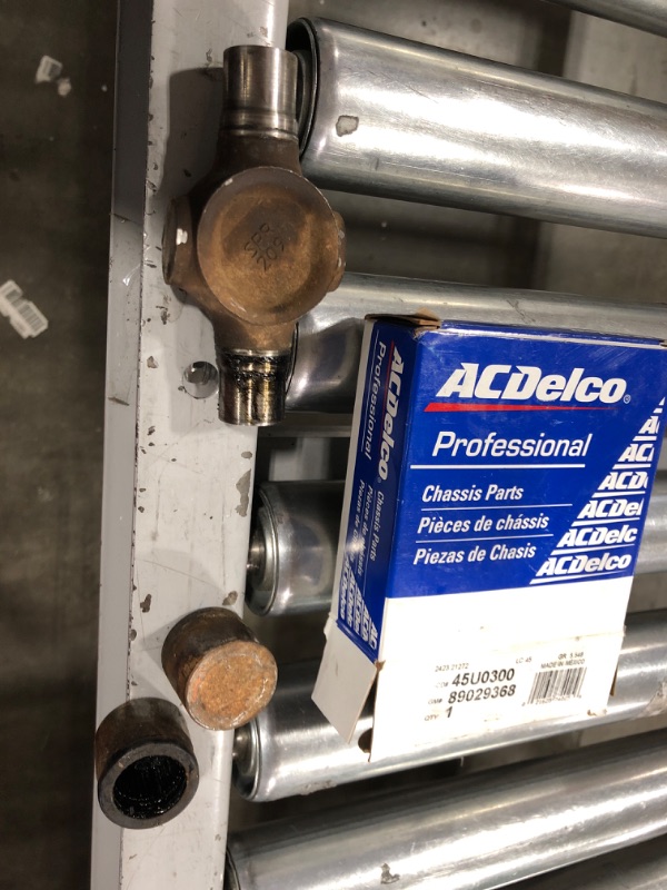 Photo 2 of ACDelco Professional 45U0300 U-Joint
